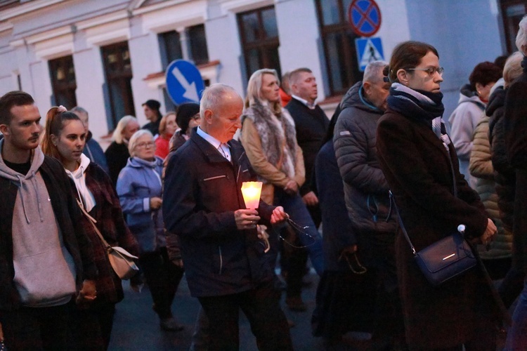 Tarnów. Procesja różańcowa