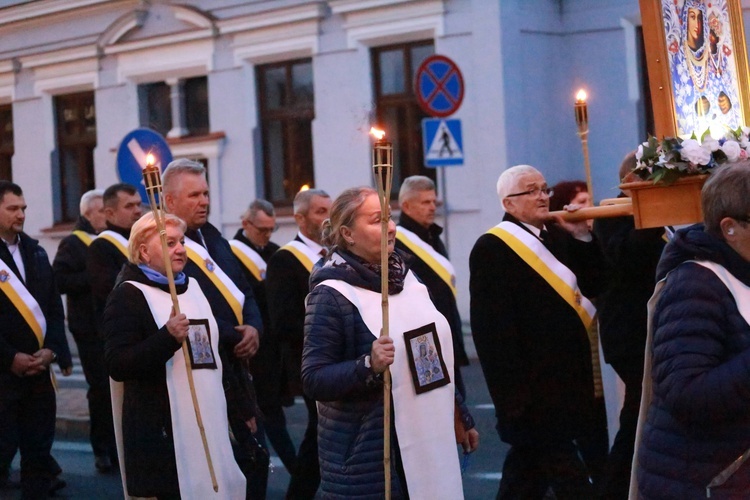 Tarnów. Procesja różańcowa