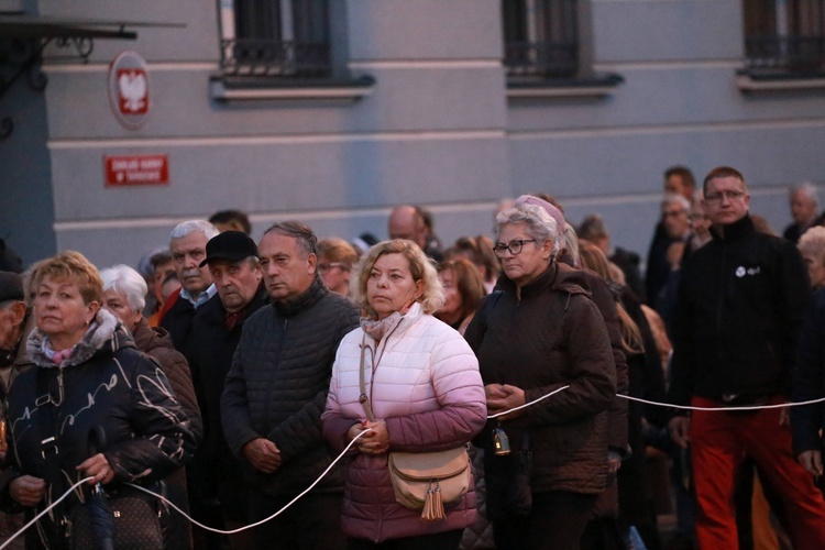 Tarnów. Procesja różańcowa