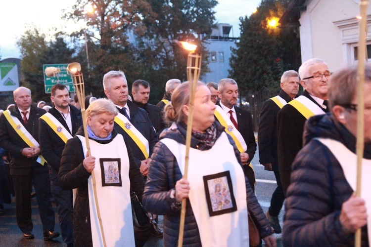 Tarnów. Procesja różańcowa