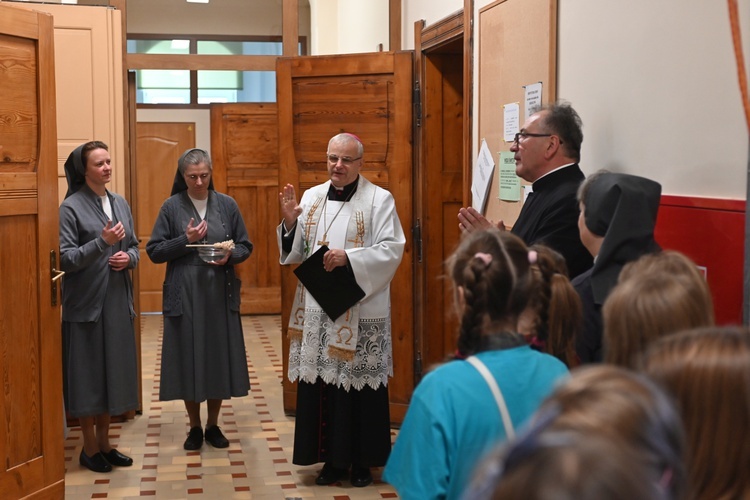 Poświęcenie odnowionego oratorium w Dzierżoniowie