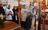 Mszy św. i obrzędowi ostatniego pożegnania przewodniczył bp Marek Mendyk.