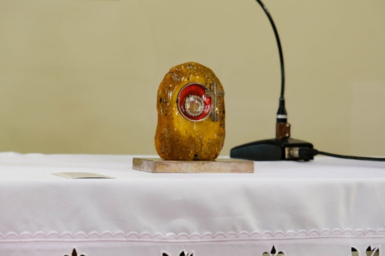 Stauroteka z Ostrowa Lednickiego w Santoku