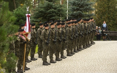 Podniosłość uroczystości podkreślił udział 9 Braniewskiej Brygady Kawalerii Pancernej z Braniewa.