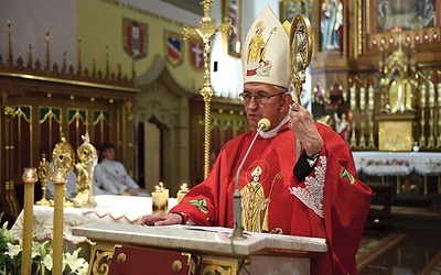 Biskup Jan często wyrażał swoje przywiązanie do rodzinnej ziemi i św. Stanisława.