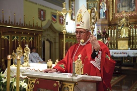 Biskup Jan często wyrażał swoje przywiązanie do rodzinnej ziemi i św. Stanisława.