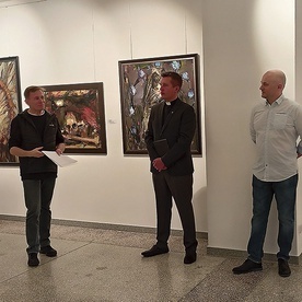 ▲	Wernisaż wystawy z udziałem Rafała Pacześniaka (z prawej) odbył się 29 września.