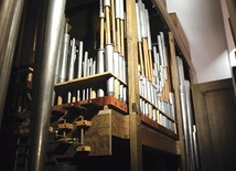 Jest to instrument mechaniczny.