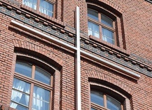 Krzyż na gmachu WMSD.