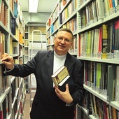 ▲	Ksiądz profesor M. Wróbel jest światowej sławy biblistą.