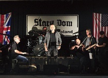 ▲	Na scenie „Starego Domu” w Domecku k. Opola.