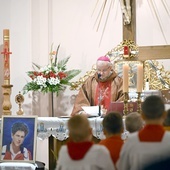 Biskup w czasie odczytywania listu skierowanego do duchowieństwa i katechetów.