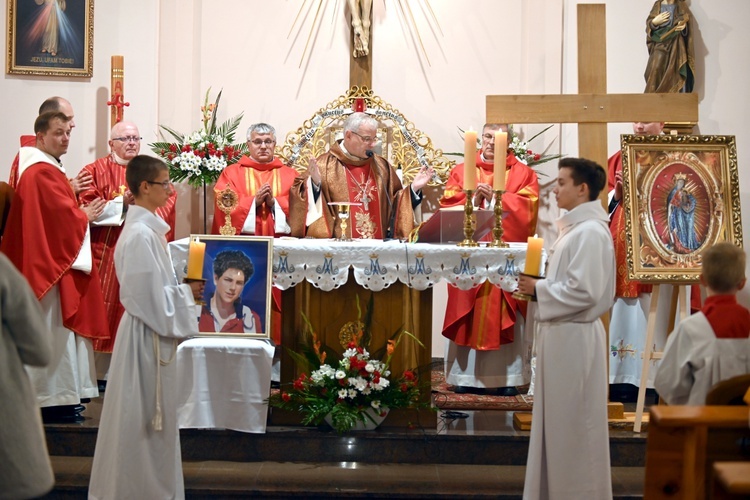 Rozpoczęcie peregrynacji symboli ŚDM w diecezji świdnickiej