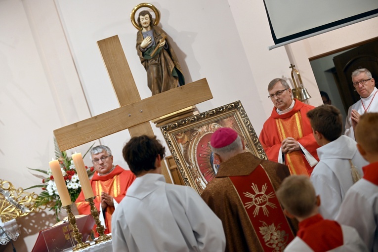 Rozpoczęcie peregrynacji symboli ŚDM w diecezji świdnickiej