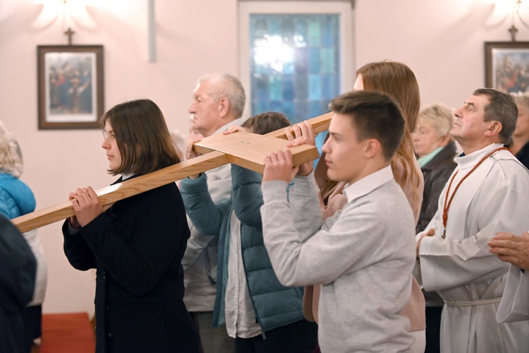 Rozpoczęcie peregrynacji symboli ŚDM w diecezji świdnickiej