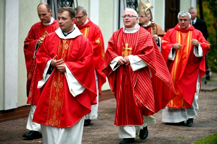 Rozpoczęcie peregrynacji symboli ŚDM w diecezji świdnickiej