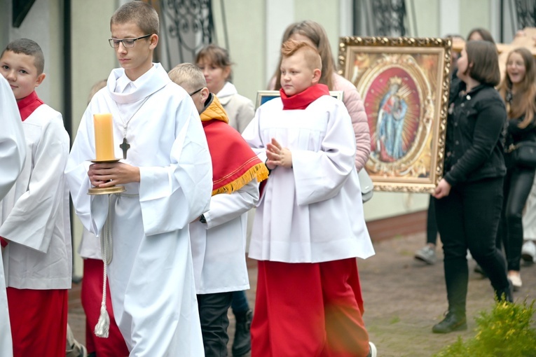 Rozpoczęcie peregrynacji symboli ŚDM w diecezji świdnickiej