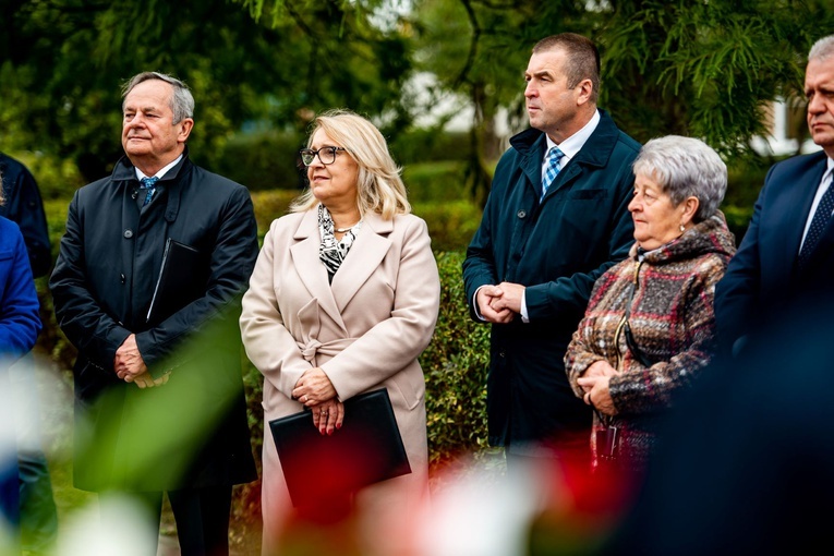 Odsłonięcie tablicy przed Elektrownią Połaniec