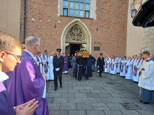 Powiedział swoje "amen". Pożegnanie brata od różańców