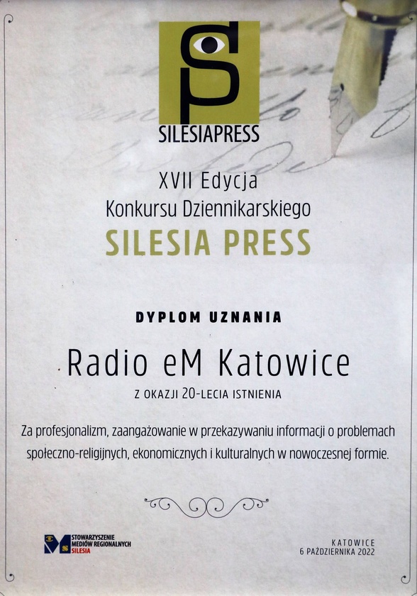 Radio eM wyróżnione.