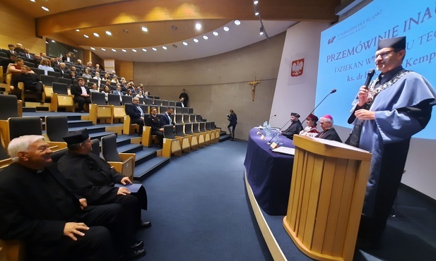 Abp Skworc: Wydział Teologiczny jest w służbie Kościoła i społeczeństwa