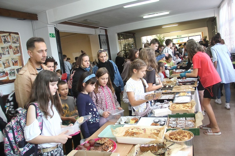 Charytatywny Dzień Ciasteczkowy dla Mai