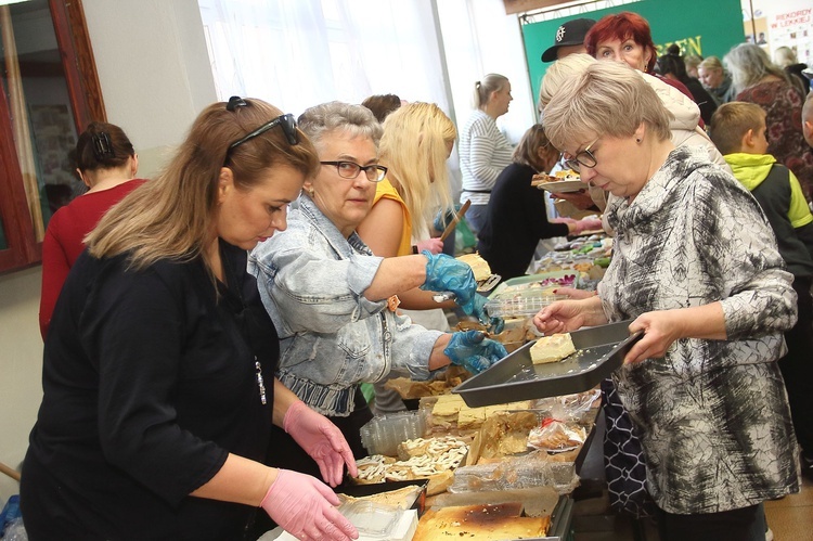 Charytatywny Dzień Ciasteczkowy dla Mai