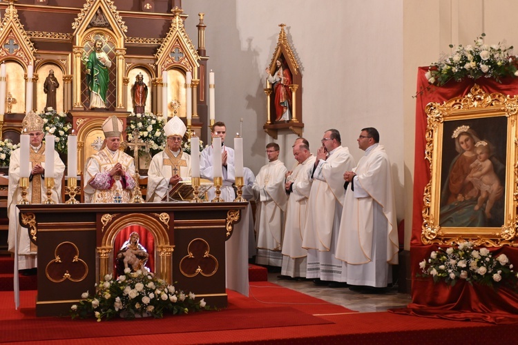 Wałbrzych. Koronacja obrazu Matki Bożej Białokamieńskiej