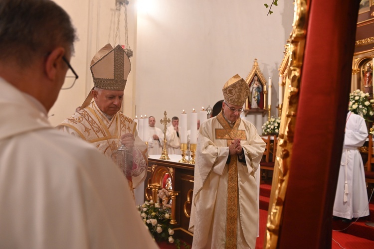 Wałbrzych. Koronacja obrazu Matki Bożej Białokamieńskiej