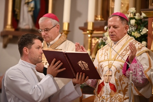 Wałbrzych. Koronacja obrazu Matki Bożej Białokamieńskiej