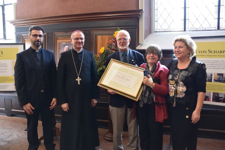 Papieski medal za działalność charytatywną