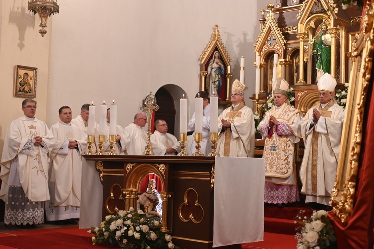 Wałbrzych. Koronacja obrazu Matki Bożej Białokamieńskiej