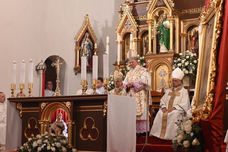 Wałbrzych. Koronacja obrazu Matki Bożej Białokamieńskiej