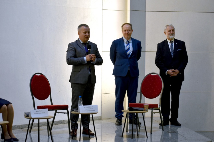 Konferencja "Prześladowany - jak katolik"