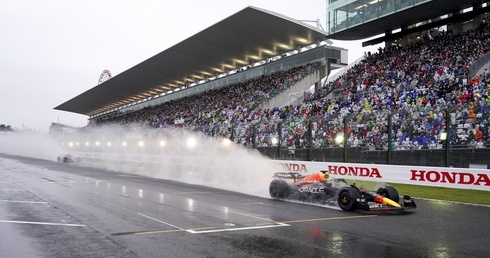 Formuła 1 - Verstappen wygrał deszczową GP Japonii i został mistrzem świata