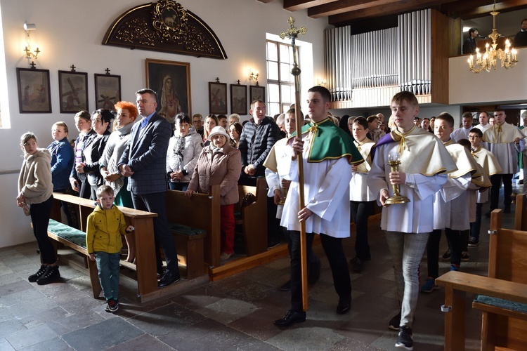 Uroczystość poświęcenia ołtarza w Przyjaźni.