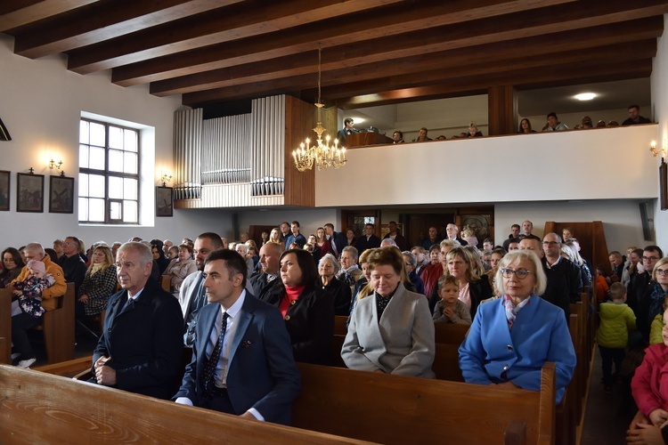 Uroczystość poświęcenia ołtarza w Przyjaźni.