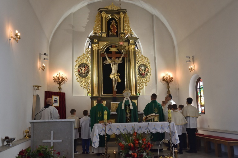 Uroczystość poświęcenia ołtarza w Przyjaźni.