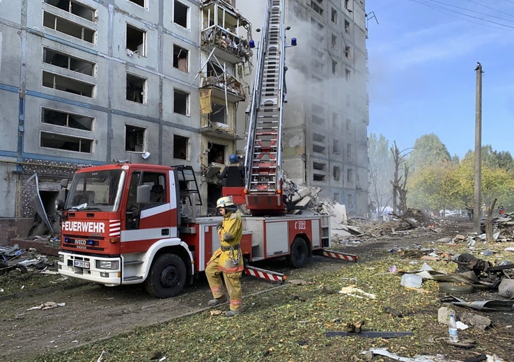 Ukraina: Liczba zabitych w ostrzale domów mieszkalnych w Zaporożu wzrosła do 13, rannych 89 osób