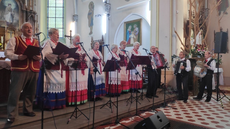 Stolec. Przegląd Pieśni Religijnych z wyjątkowymi tradycjami