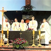 	Uroczysta Msza św. była też dziękczynieniem za rocznicę poświęcenia kościoła.