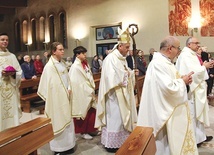 	Bp Roman Pindel przewodniczył jubileuszowej liturgii w Świątyni Pokoju.