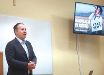 ▲	Miłosz Manasterski w trakcie wykładu.
