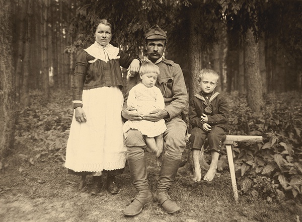 Ryszard Poisel fotografował zarówno sceny plenerowe…jak i rodziny oraz mieszkańców okolicznych wsi.