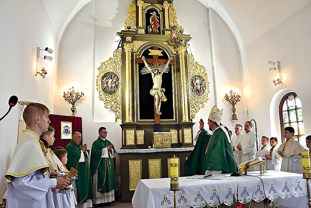 	Obrzędu dokonał  bp Piotr Przyborek.