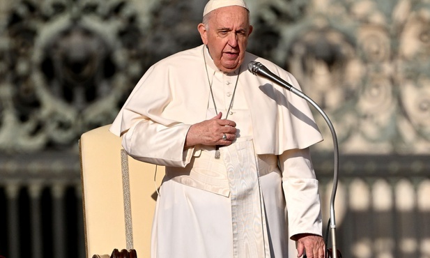 Papież: Noszę w sobie ból mieszkańców miejsc na Ukrainie nękanych bombardowaniami