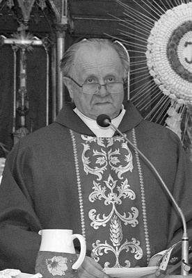 Ks. Franciszek Urbaniak miał 82 lata. 