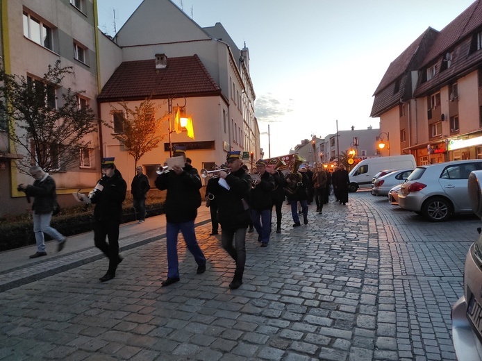 Uroczystości jadwiżańskie 2022. Pielgrzymka trzebniczan i młodzieży duchownej