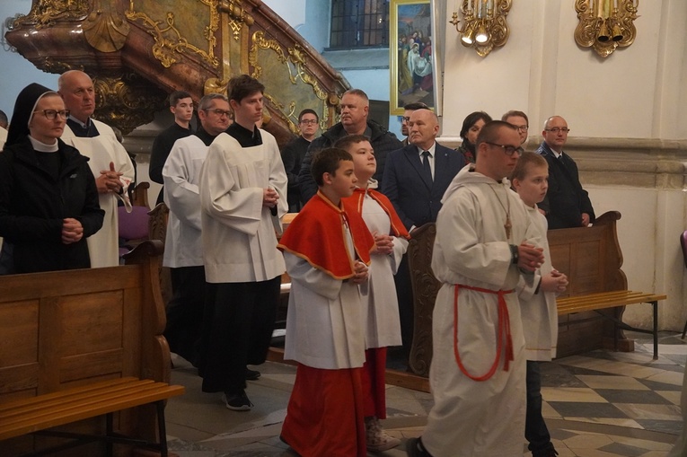 Uroczystości jadwiżańskie 2022. Pielgrzymka trzebniczan i młodzieży duchownej