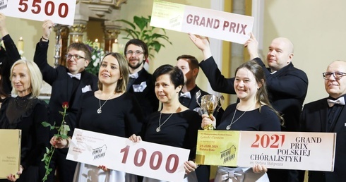 Zdobywcy ubiegłorocznej nagrody grand prix na festiwalu Gaude Cantem: zespół wokalny Luna Plena z Zabrza.